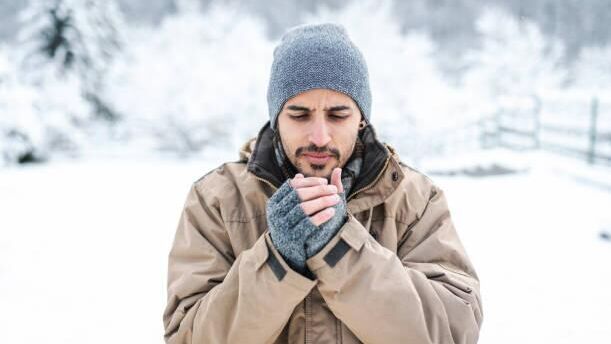 Человек мерзнет Человек мерзнет - РИА Новости, 1920, 29.01.2026