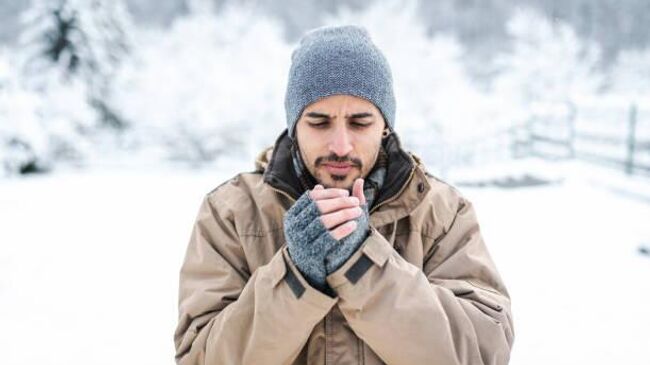 Человек мерзнет