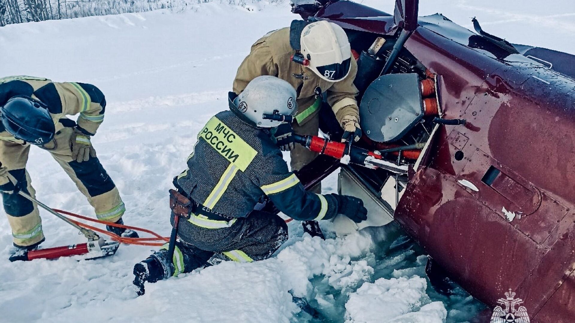 Потерпевший крушение вертолет - РИА Новости, 1920, 07.01.2026