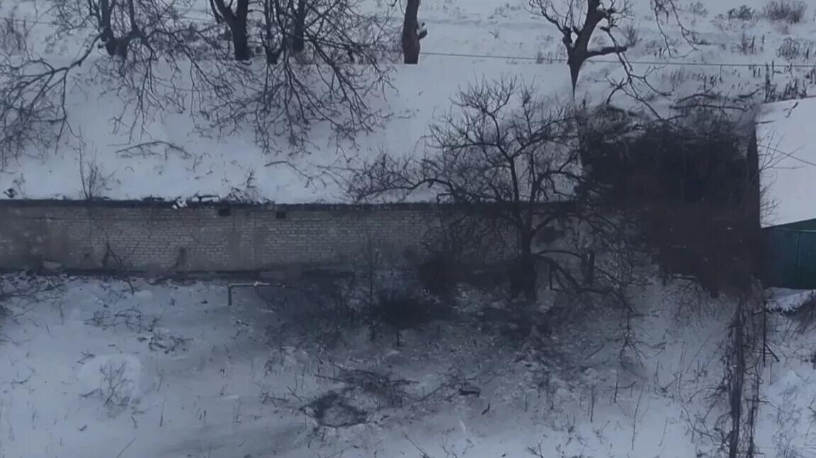 Кадры уничтожения боевиков ВСУ с флагом в Красноармейске - РИА Новости, 1920, 13.01.2026