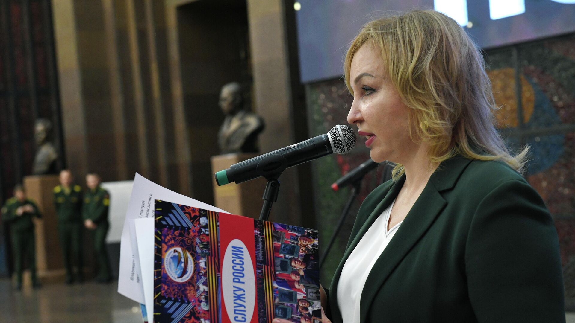 Выставка Никаса Сафронова Без права на славу, во славу державы - РИА Новости, 1920, 15.01.2026