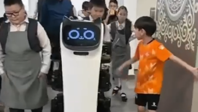 Робот в школе