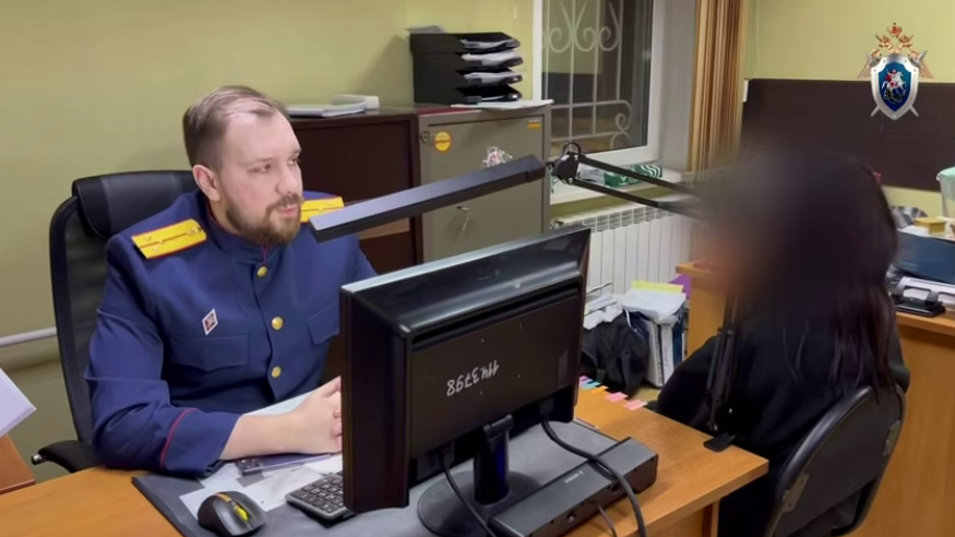 В Красноярске задержали 18-летнюю сообщницу мошенников по делу о похищении сына миллионера - РИА Новости, 1920, 24.01.2026