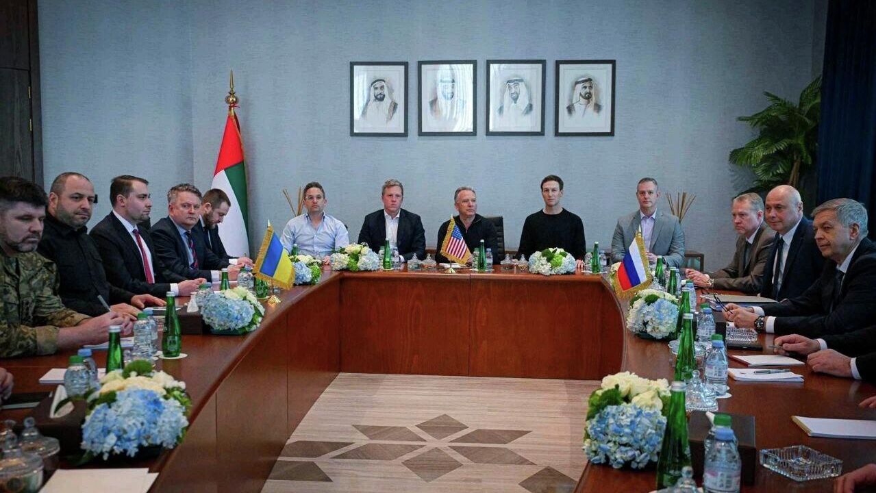 Трехсторонняя встреча делегаций России, США и Украины в Абу-Даби - РИА Новости, 1920, 25.01.2026