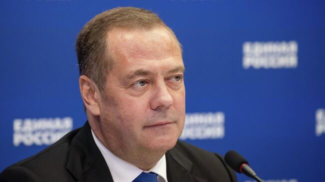 Прием граждан председателем Всероссийской политической партии Единая Россия Д. Медведевым