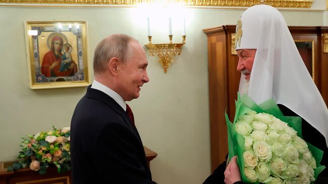 Владимир Путин поздравил Патриарха Кирилла с семнадцатой годовщиной интронизации

