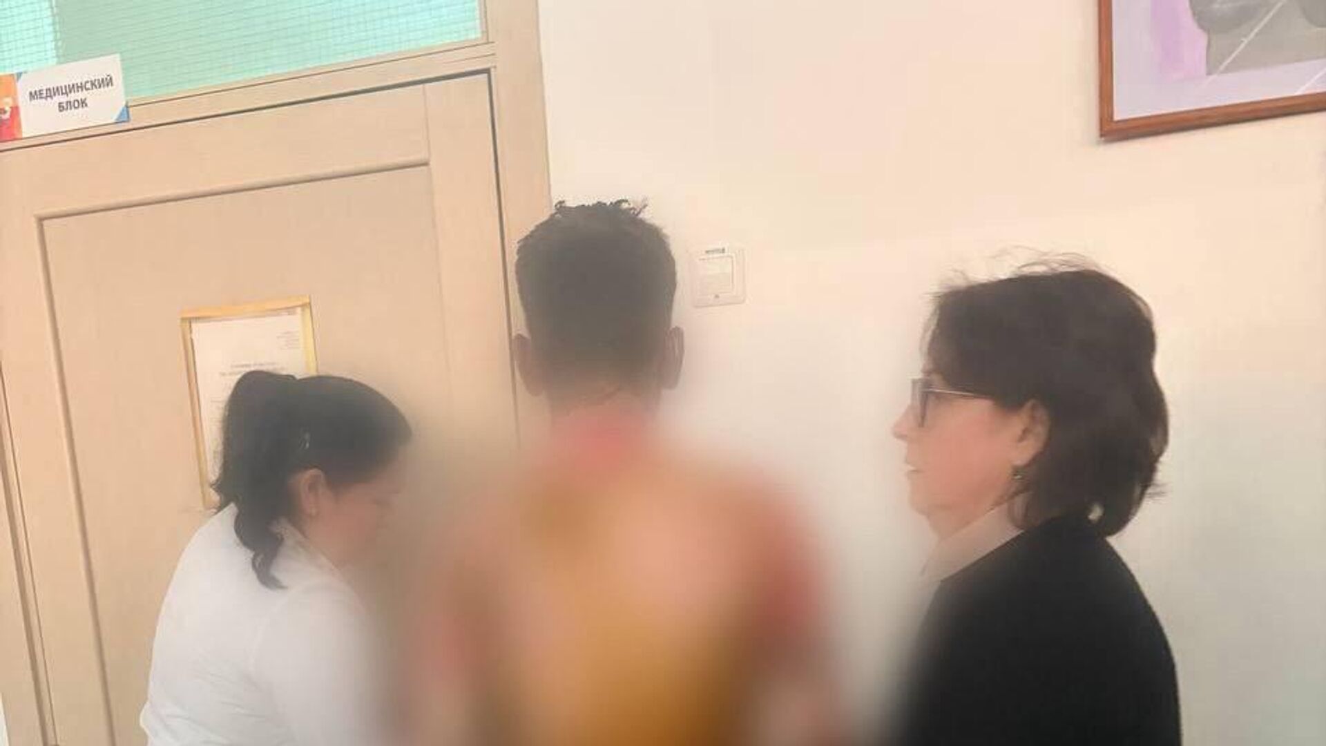 Пострадавший ученик при нападении в школе Красноярска - РИА Новости, 1920, 04.02.2026