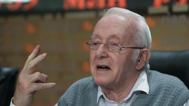 Пресс-конференция российского историка Роя Медведева