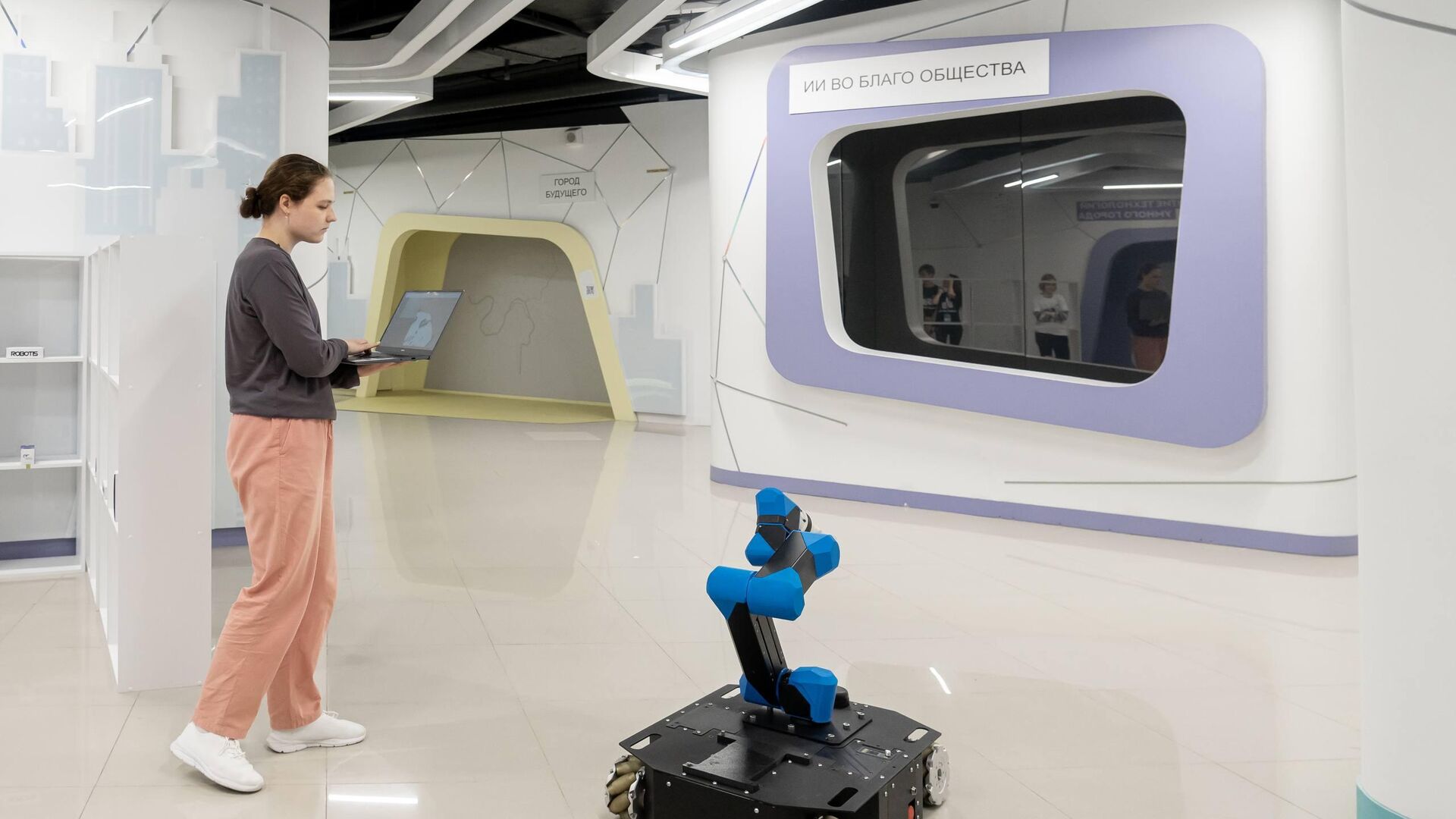 Испытание беспилотного транспорта в Сириусе - РИА Новости, 1920, 14.02.2026