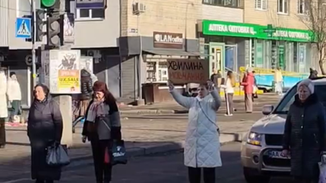 На Украине начали исполнять закон Зеленского о ежедневной минуте молчания