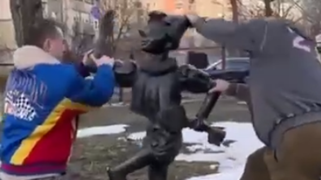 В Киеве снесли скульптуру Буратино