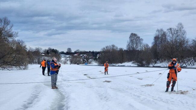В Звенигороде волонтеры и спасатели продолжают искать пропавших детей