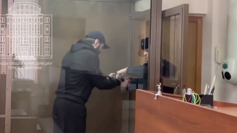 Боец ММА Исмаилов получил 1,5 года исправительных работ за отработку ударов на памятнике ветеранам МЧС - РИА Новости, 1920, 17.03.2026