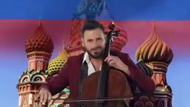 В Прибалтике отменили концерты хорватского виолончелиста Степана Хаузера из-за русской народной песни Калинка