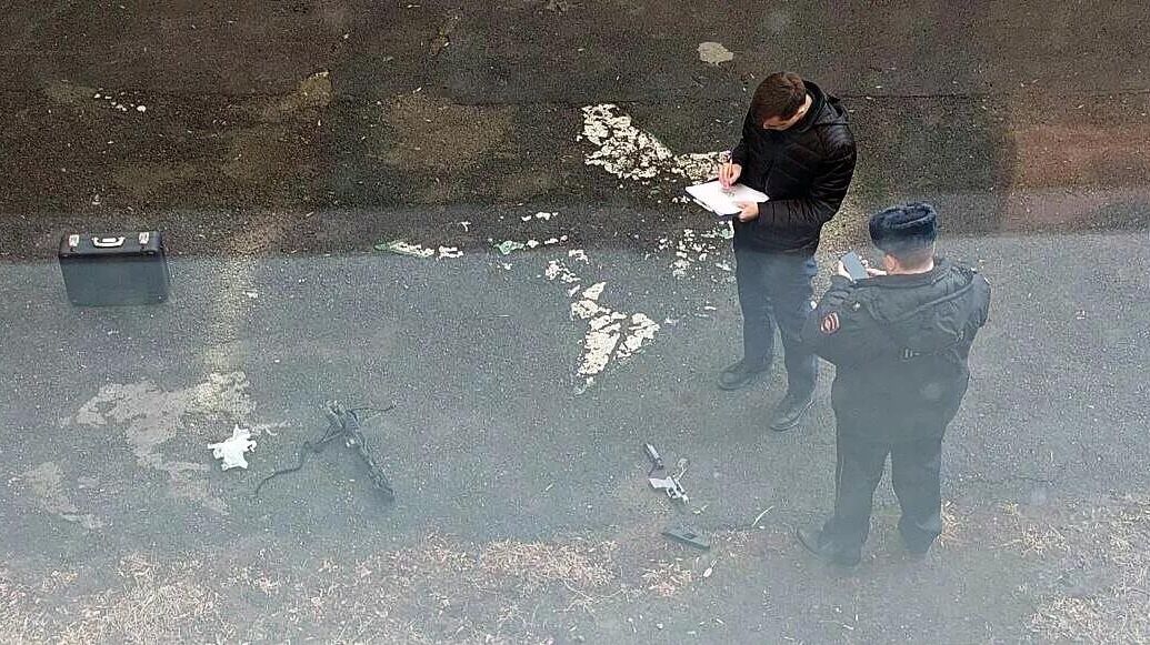 Сотрудники правоохранительных органов на месте стрельбы в челябинской школе - РИА Новости, 1920, 26.03.2026