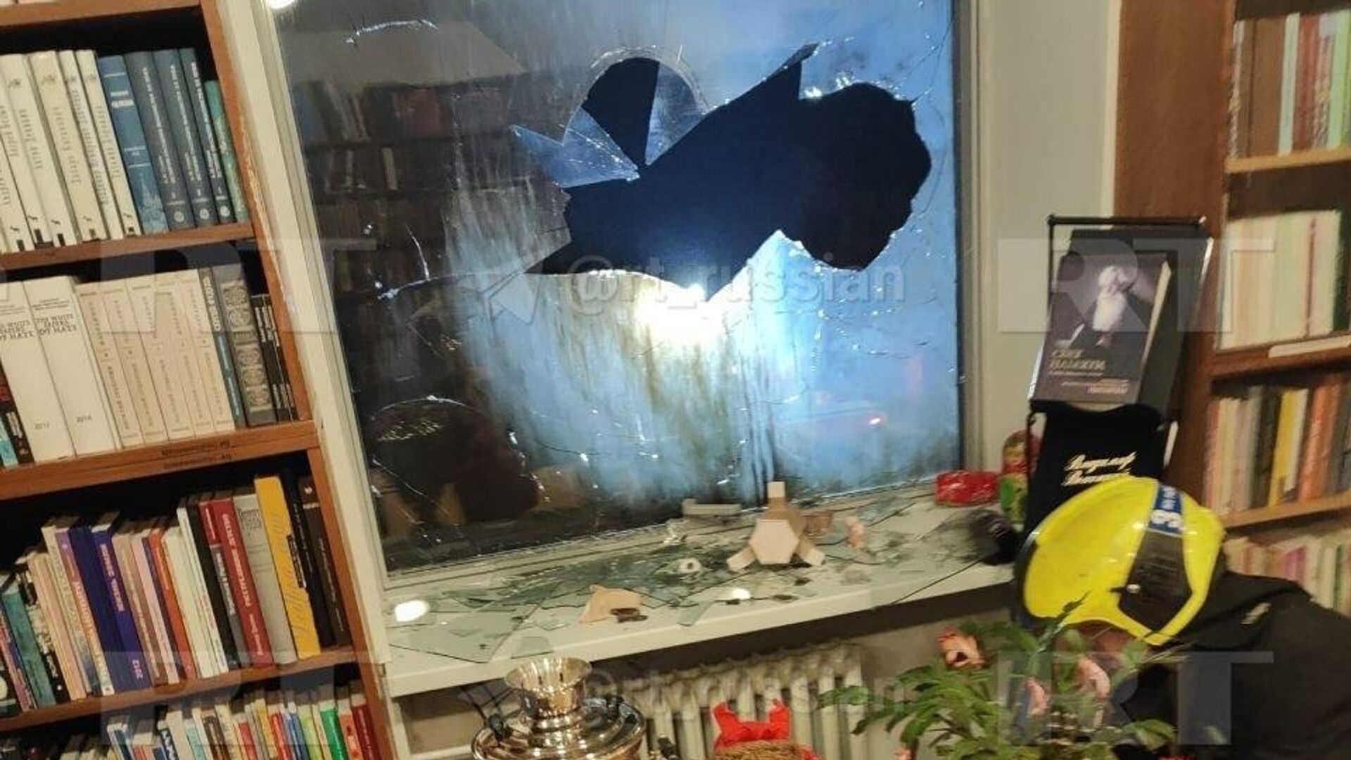 Русский дом в Праге забросали коктейлями Молотова - РИА Новости, 1920, 27.03.2026