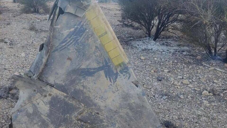 Обломки, предположительно, сбитого американского истребителя в Иране - РИА Новости, 1920, 04.04.2026