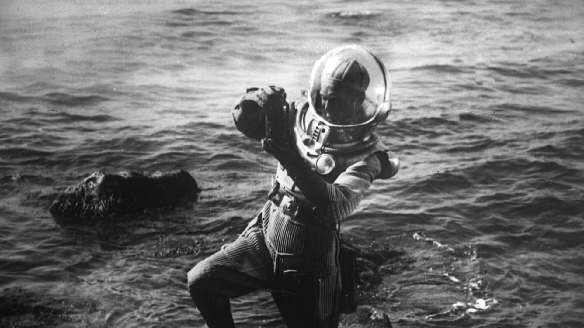 Кадр из фильма Планета бурь Кадр из фильма Планета бурь - РИА Новости, 1920, 11.04.2026