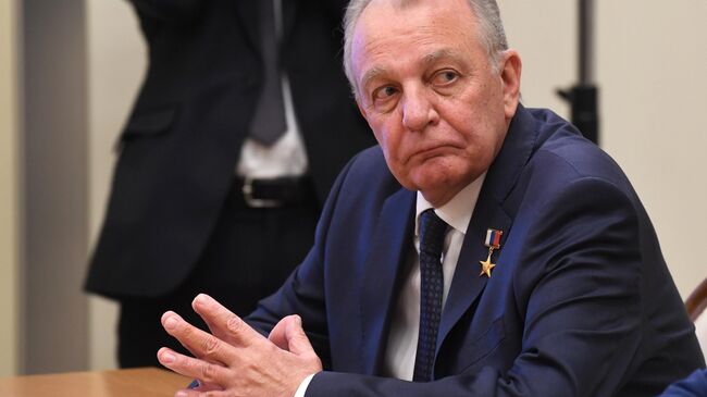 Президент РФ В. Путин провел совещание с руководством Минобороны РФ и предприятий ОПК