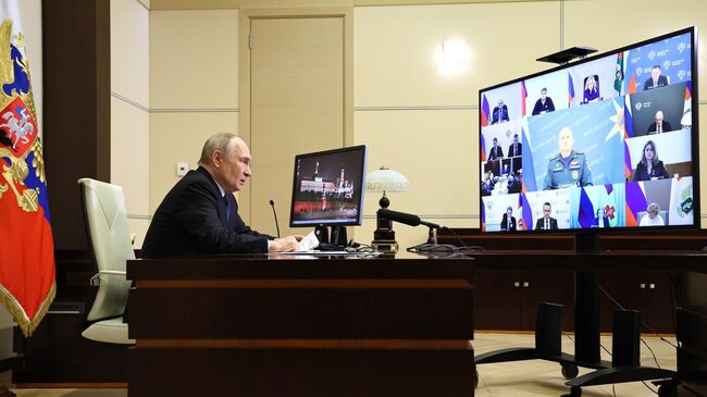 Путин провел совещание по вопросам ликвидации последствий паводков на территории Дагестана