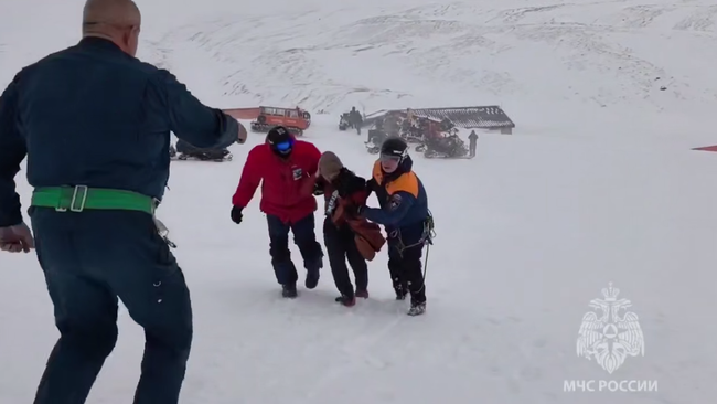 Двое туристов погибли на Камчатке, еще пятерых эвакуировали спасатели