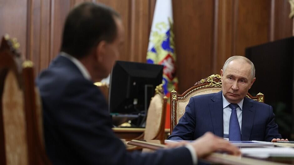 Путин провел рабочую встречу с губернатором Краснодарского края Вениамином Кондратьевым Путин провел рабочую встречу с губернатором Краснодарского края Вениамином Кондратьевым - РИА Новости, 1920, 11.04.2026