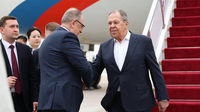  Министр иностранных дел России С.В.Лавров прибыл с официальным визитом в Китай 