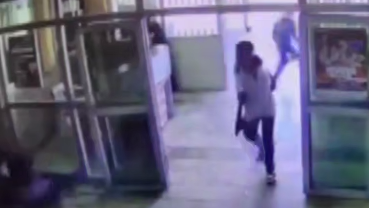 В Турции вооруженный человек напал на школу - РИА Новости, 1920, 14.04.2026