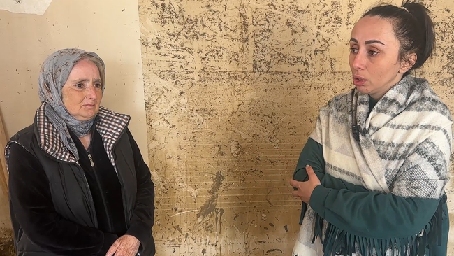 RT и певица Жасмин помогли женщине с двумя детьми и пожилой матерью, которая лишилась дома в Дагестане после потопа