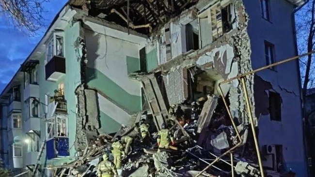 В Сызрани в результате атаки беспилотников ВСУ частично обрушился подъезд многоквартирного дома