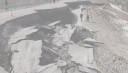 Обрушение участка трассы Бийск — Мартыново — Кузедеево — Новокузнецк - РИА Новости, 1920, 22.04.2026