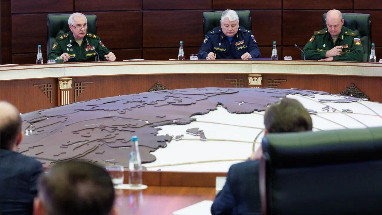 В Министерстве обороны РФ состоялось межведомственное совещание, темой которого стали принципы и условия набора студентов в войска беспилотных систем - РИА Новости, 1920, 27.04.2026