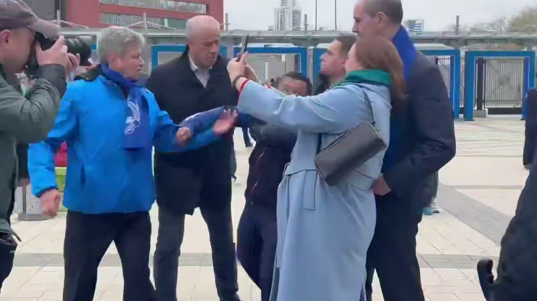 Неизвестный попытался напасть на губернатора Свердловской области Дениса Паслера - РИА Новости, 1920, 01.05.2026