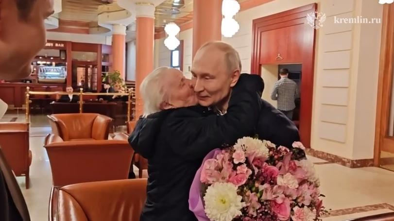 Владимир Путин встретился со своей школьной учительницей Верой Дмитриевной Гуревич - РИА Новости, 1920, 12.05.2026