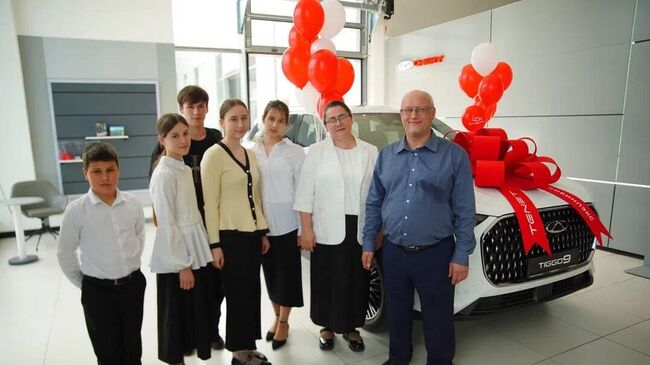 Новый вместительный автомобиль получила семья Курочкиных из села Ильинка Новокузнецкого округа