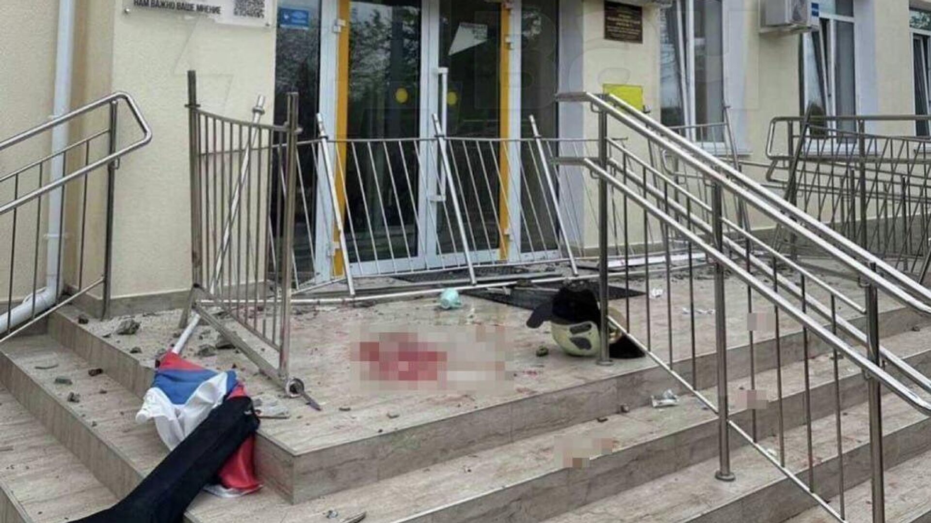В Севастополе девять выпускников пострадали при обрушении балкона в школе - РИА Новости, 1920, 20.05.2026
