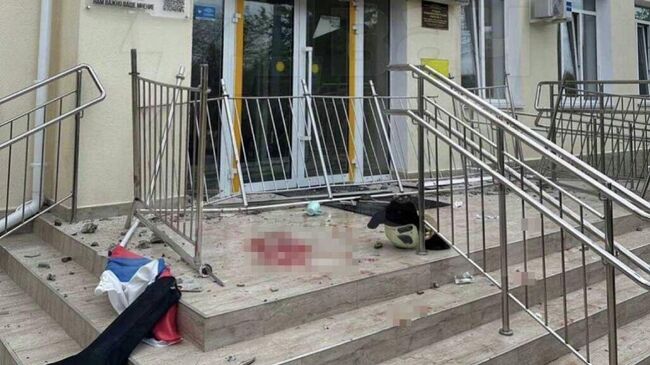 В Севастополе девять выпускников пострадали при обрушении балкона в школе