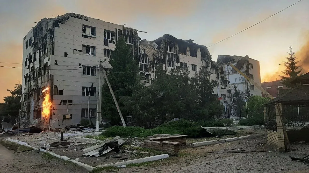 Последствия удара ВСУ по учебному корпусу и по общежитию колледжа в ЛНР - РИА Новости, 1920, 22.05.2026