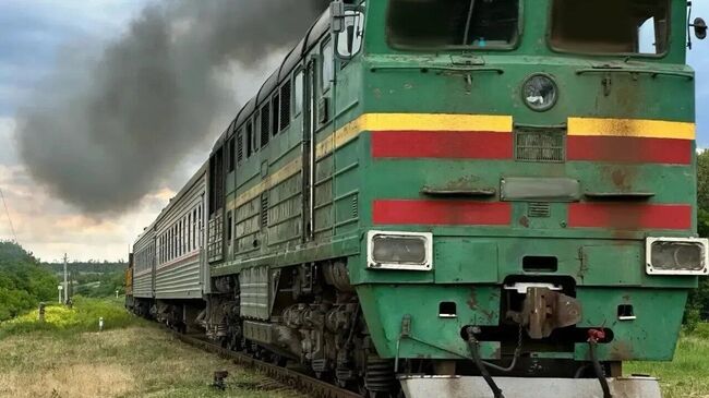 Атакованный ВСУ пригородный поезд в ЛНР