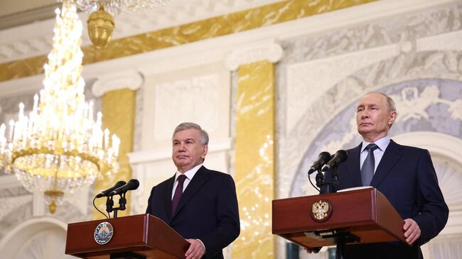 Владимир Путин и Президент Узбекистана Шавкат Мирзиёев в режиме видеоконференции приняли участие в церемонии начала строительства первого энергоблока интегрированной АЭС в Республике Узбекистан
