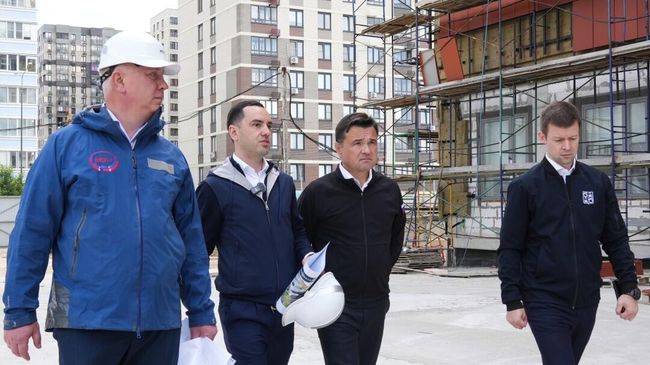 Воробьев проинспектировал строительство многопрофильной больницы в Балашихе