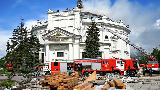 Пожар в здании музея-панорамы в Севастополе после атаки ВСУ