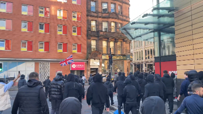 В Глазго произошли столкновения полиции с протестующими против массовой миграции