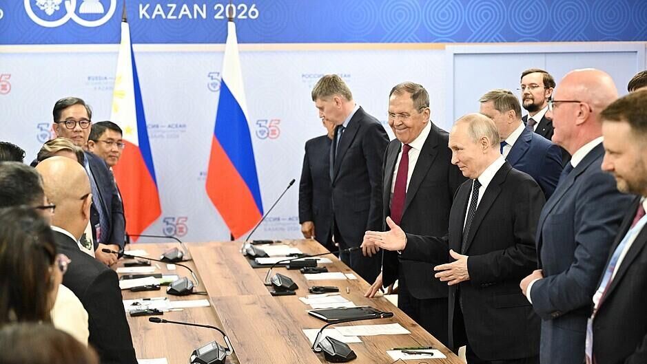 Владимир Путин встретился с Президентом Республики Филиппины Фердинандом Маркосом Владимир Путин встретился с Президентом Республики Филиппины Фердинандом Маркосом - РИА Новости, 1920, 17.06.2026