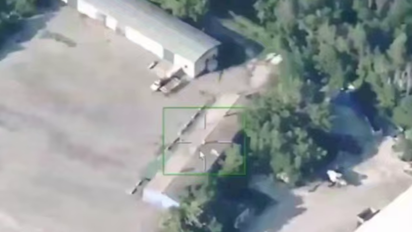 Российские военные ударами Гераней уничтожили склад ВСУ с FPV-дронами в районе подконтрольного Киеву Запорожья Российские военные ударами Гераней уничтожили склад ВСУ с FPV-дронами в районе подконтрольного Киеву Запорожья - РИА Новости, 1920, 21.06.2026