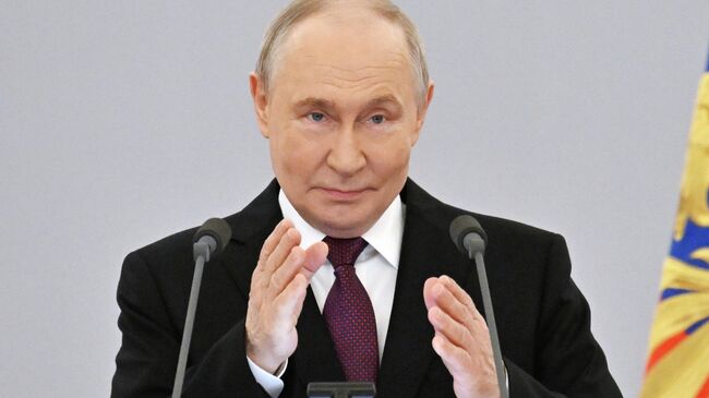 Встреча Владимира Путина с выпускниками вузов силовых ведомств Встреча Владимира Путина с выпускниками вузов силовых ведомств
