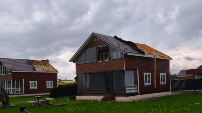 Ураган снес крыши домов под Наро-Фоминском
