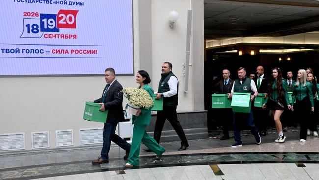 Сдача документов кандидатами от партии Зеленые в депутаты Госдумы РФ девятого созыва Сдача документов кандидатами от партии Зеленые в депутаты Госдумы РФ девятого созыва