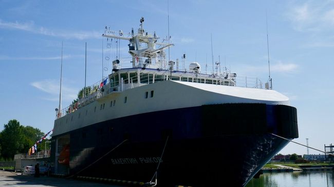 Морской танкер Валентин Рыков на церемонии принятия в состав Балтийского флота