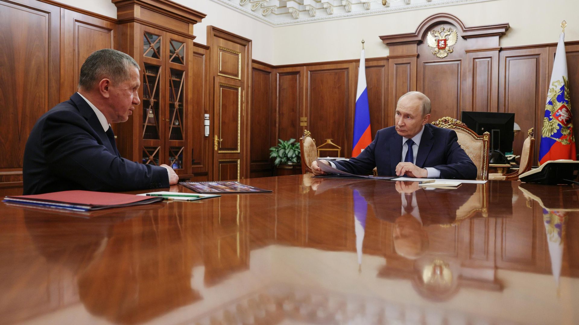Президент Владимир Путин провел встречу с вице-премьером - полпредом в ДВФО Юрием Трутневым Президент Владимир Путин провел встречу с вице-премьером - полпредом в ДВФО Юрием Трутневым - РИА Новости, 1920, 06.08.2026